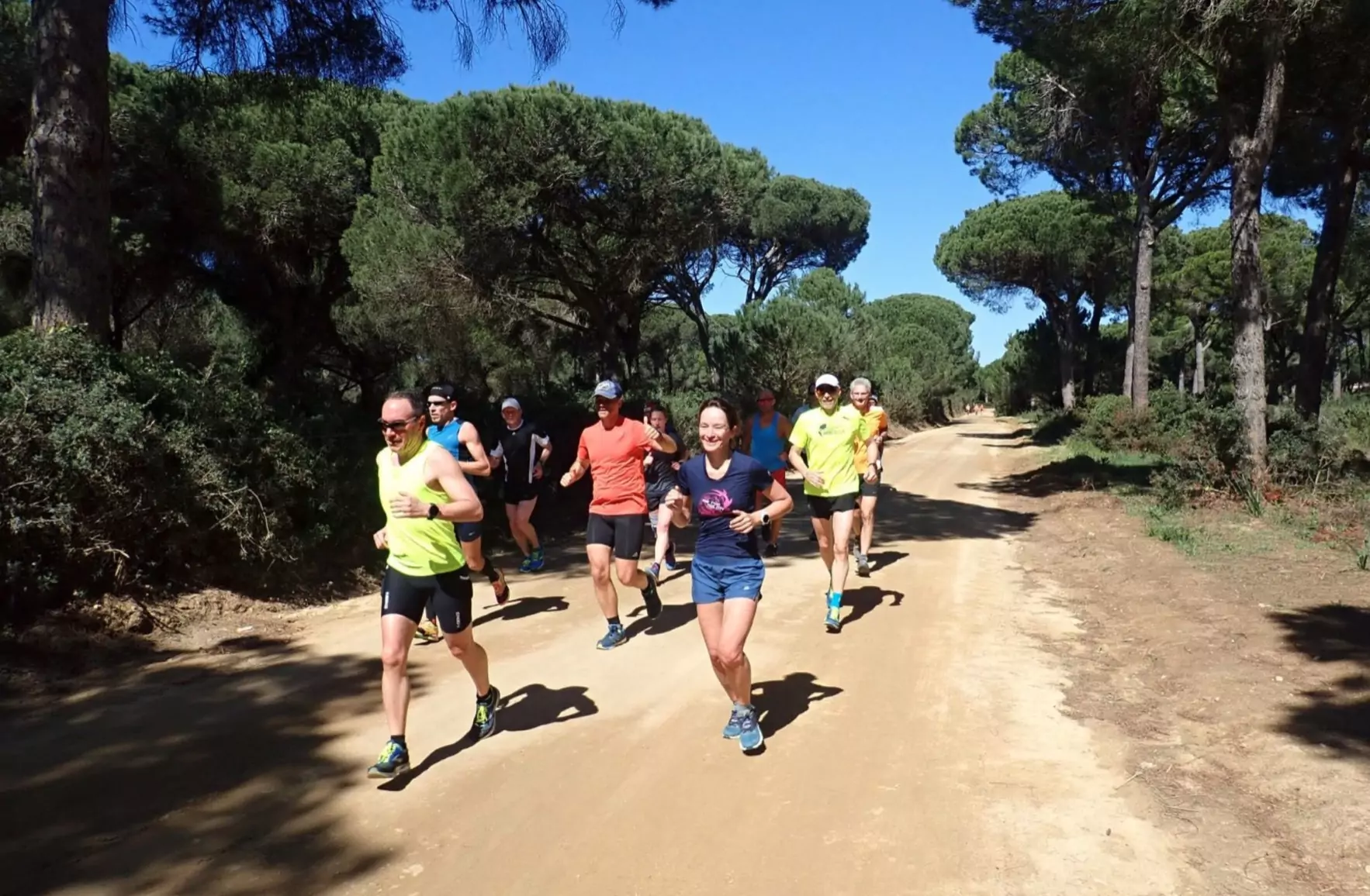 Gruppe von Läufern beim Laufcamp Conil