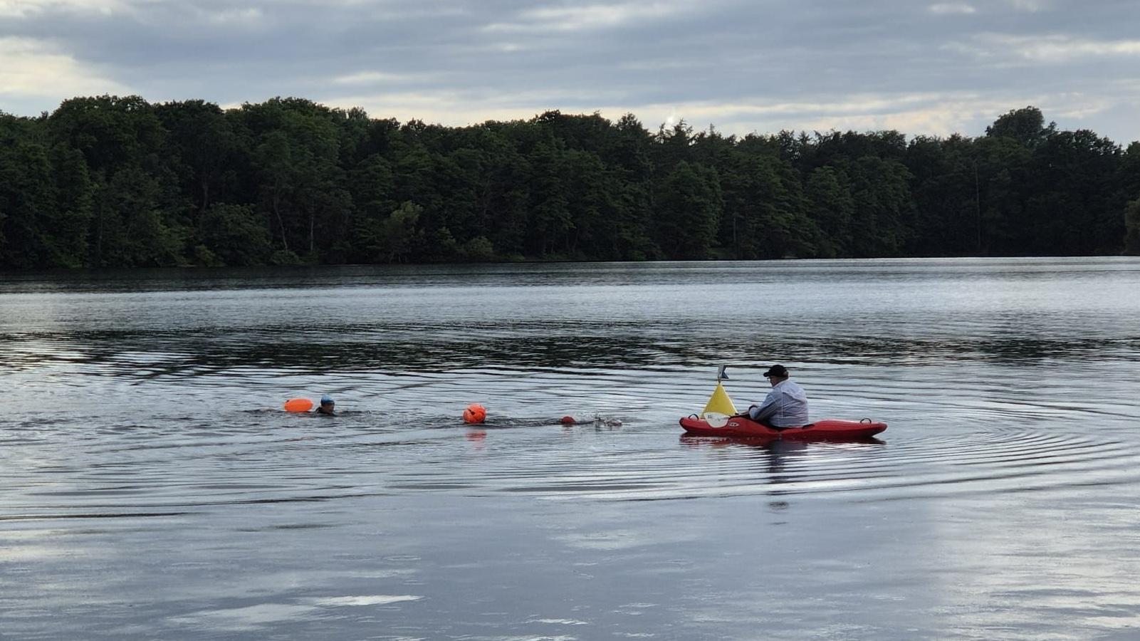 Freiwasser-Schwimmen mit Kajak-Begleitung in Duisburg 🛶 – Bild 4
